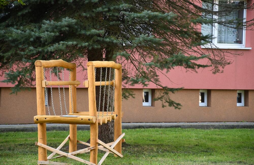 FOTO: Mesto Svidník pomaly dokončuje ihrisko v Agátovom háji, foto 2