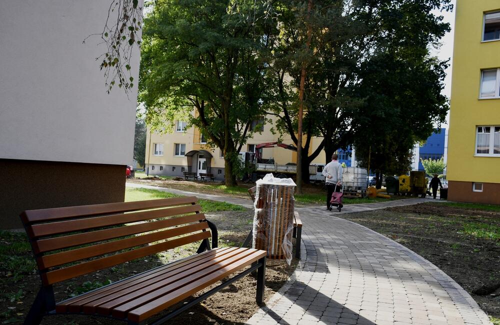 FOTO: Mesto Svidník pomaly dokončuje ihrisko v Agátovom háji, foto 4
