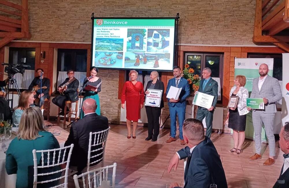 FOTO: Obec v okrese Vranov nad Topľou získala mimoriadnu cenu , foto 2