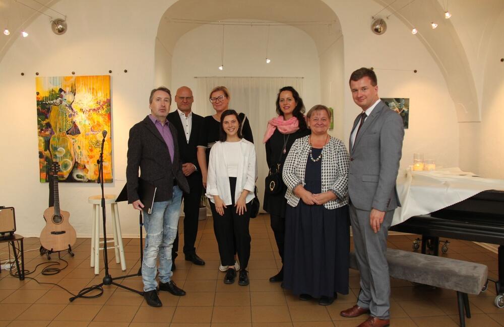 FOTO: V Starej Ľubovni sa konala vernisáž výstavy umelkyne Miliny Zimkovej, foto 2