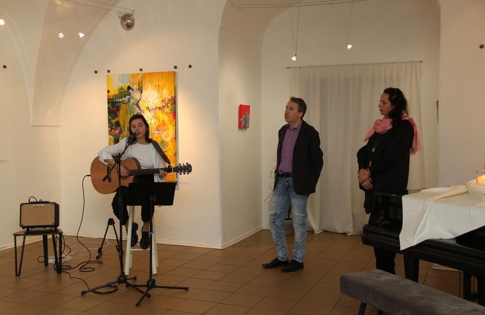 FOTO: V Starej Ľubovni sa konala vernisáž výstavy umelkyne Miliny Zimkovej, foto 3