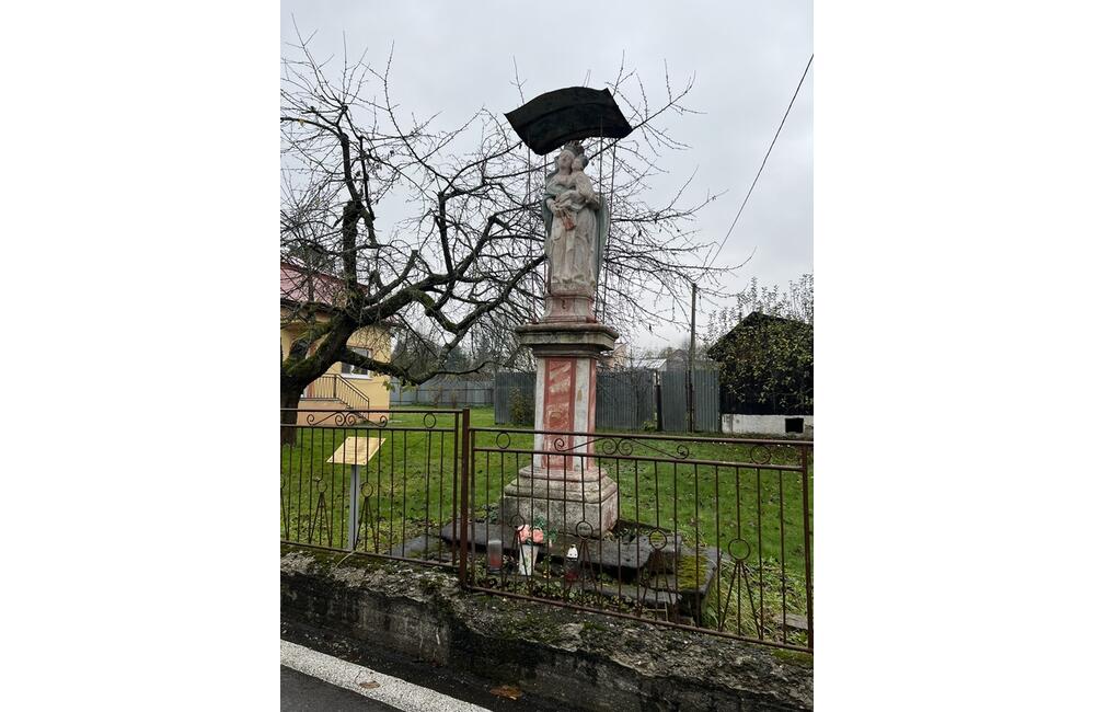 FOTO: Sochu Panny Márie Škapuliarskej stojacej v Stropkove premiestnili, foto 1