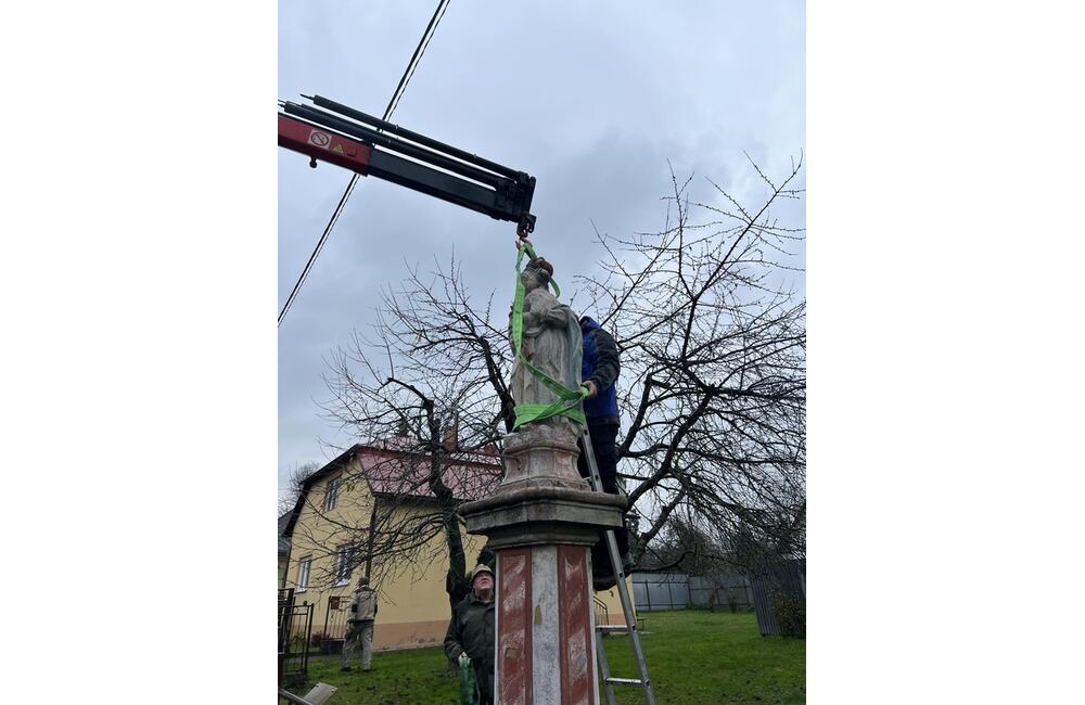 FOTO: Sochu Panny Márie Škapuliarskej stojacej v Stropkove premiestnili, foto 5