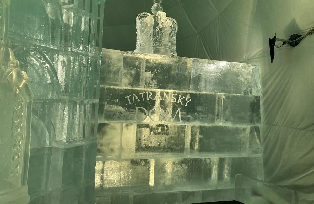 FOTO: Tatranský ľadový dóm na Hrebienku je otvorený. Interiér zdobí Westminsterské opátstvo, foto 17