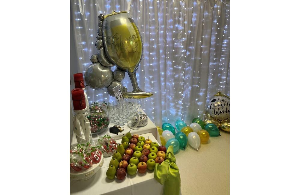 FOTO: Vo Vranove nad Topľou, v Humennom a vo Svidníku mali maturanti stužkovú v nemocnici, foto 2