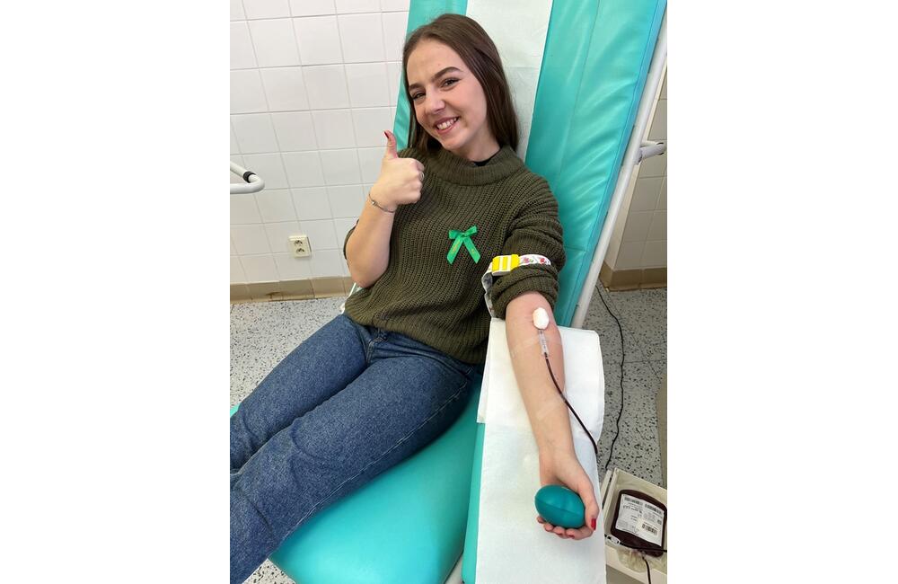 FOTO: Vo Vranove nad Topľou, v Humennom a vo Svidníku mali maturanti stužkovú v nemocnici, foto 4