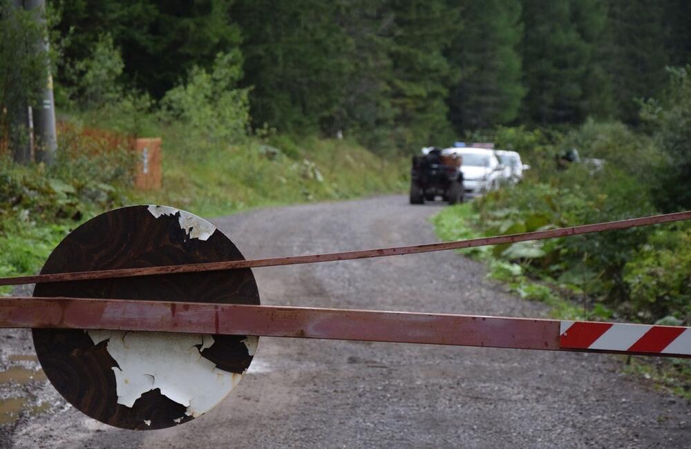 FOTO:  Muž z Brehov mal bez povolenia jazdiť štvorkolkou po území s tretím stupňom ochrany, foto 2