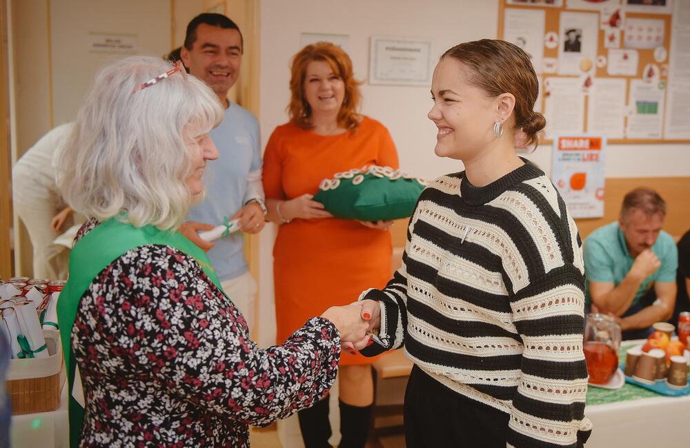 FOTO: Vo Vranove nad Topľou, v Humennom a vo Svidníku mali maturanti stužkovú v nemocnici, foto 10