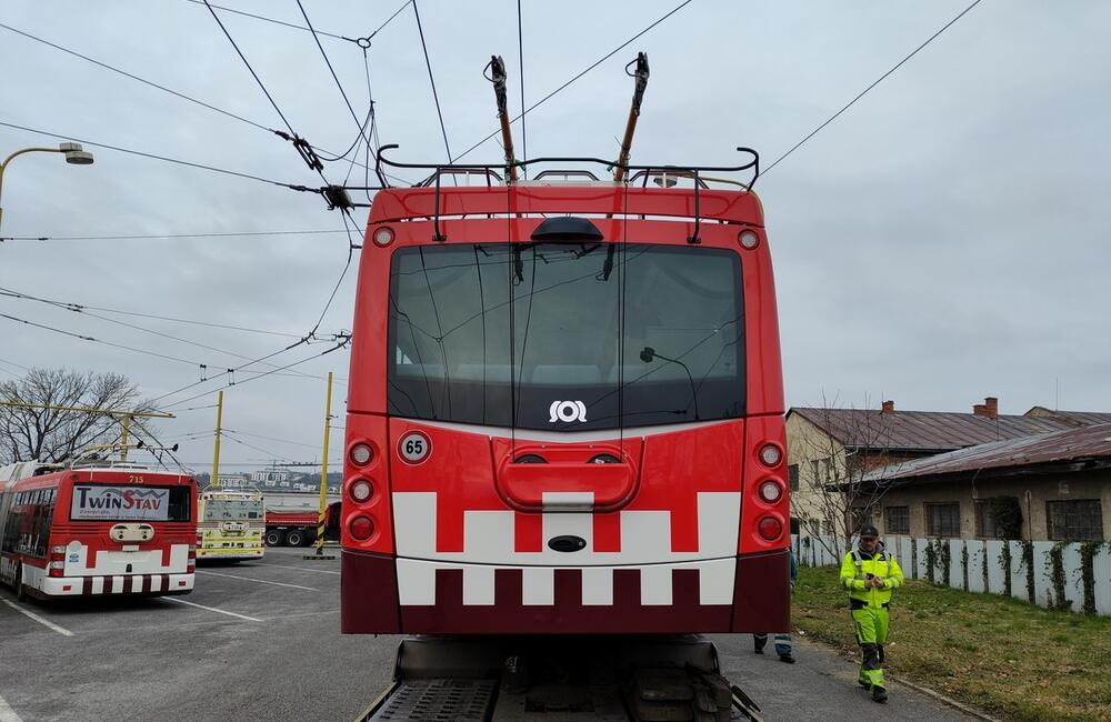 FOTO: Do Prešova dorazil prvý parciálny trolejbus, foto 6