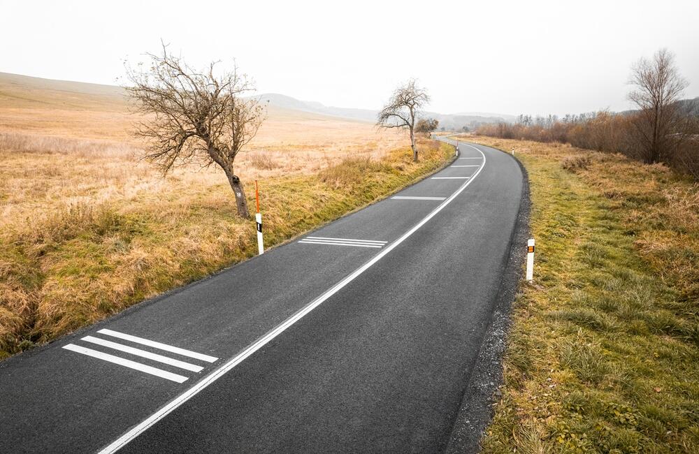 FOTO: Vynovená cesta v obci Čičava, foto 2