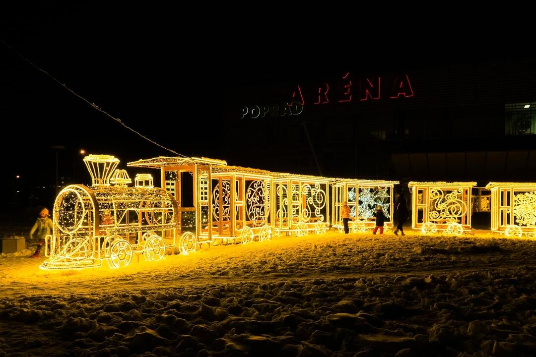 FOTO: Vianočná výzdoba v Poprade teší detí i dospelých, foto 18