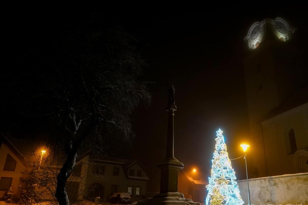 FOTO: Vianočná výzdoba v Poprade teší detí i dospelých, foto 22