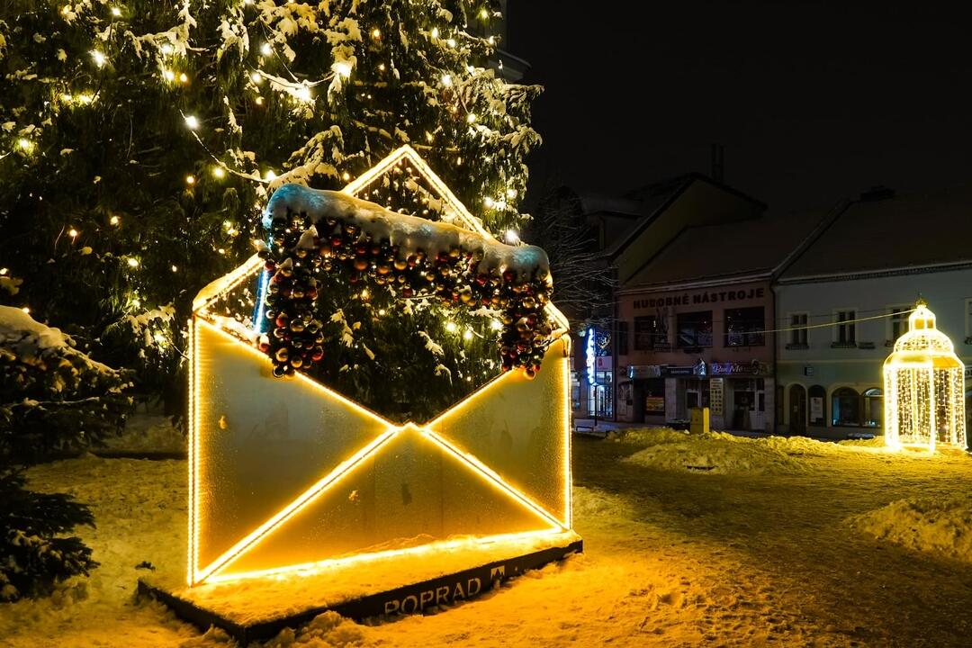 FOTO: Vianočná výzdoba v Poprade teší detí i dospelých, foto 24