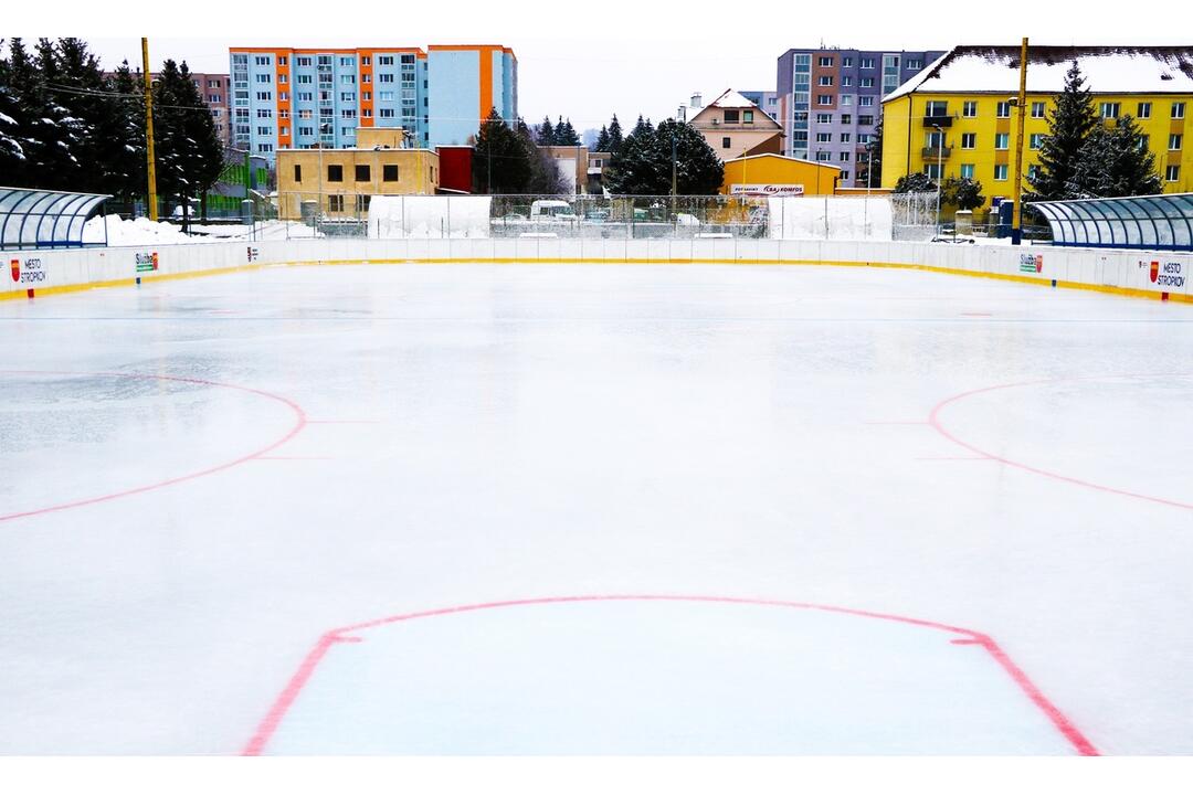 FOTO: Stropkov otvoril zimný štadión verejnosti , foto 3