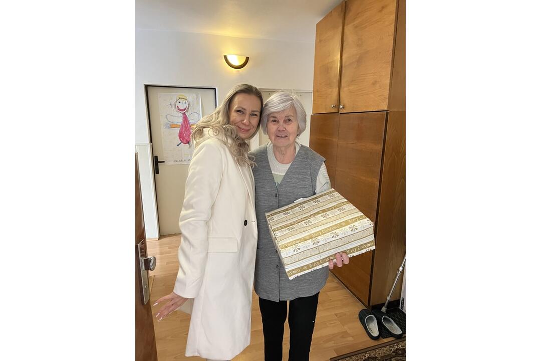 FOTO: V Starej Ľubovni vyzbierali vyše 700 vianočných krabičiek pre seniorov, foto 1