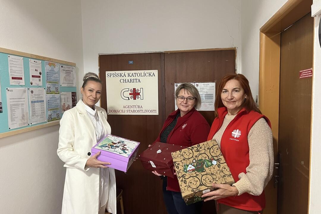 FOTO: V Starej Ľubovni vyzbierali vyše 700 vianočných krabičiek pre seniorov, foto 2