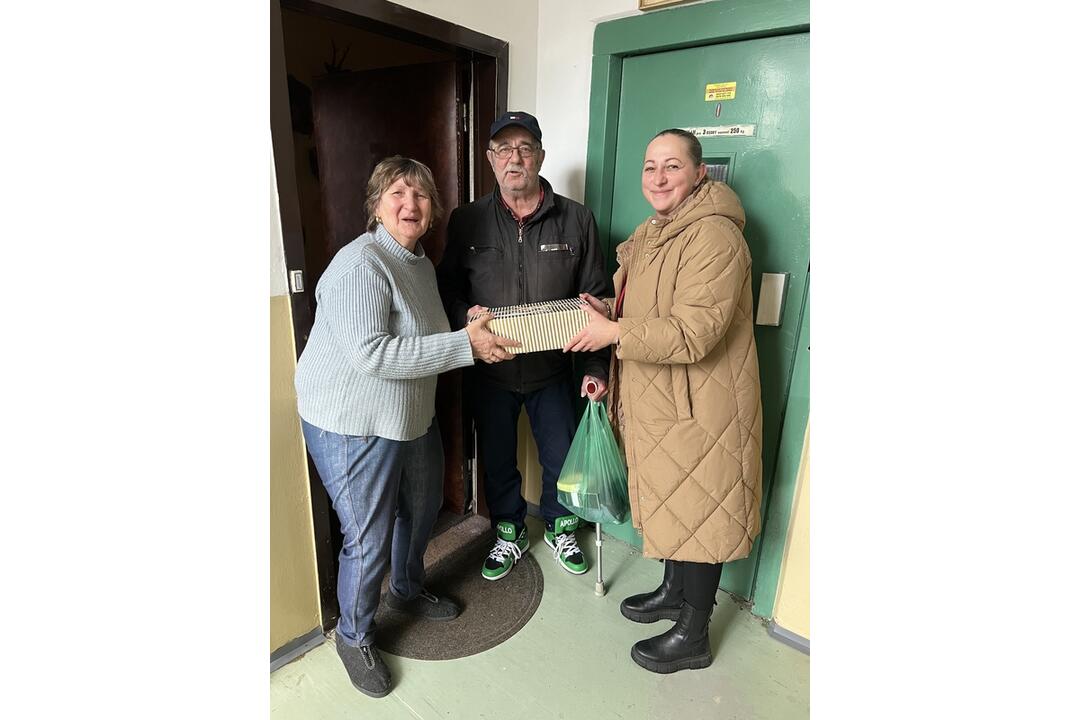 FOTO: V Starej Ľubovni vyzbierali vyše 700 vianočných krabičiek pre seniorov, foto 4