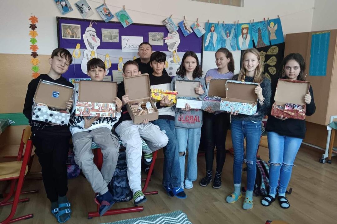 FOTO: V Starej Ľubovni vyzbierali vyše 700 vianočných krabičiek pre seniorov, foto 6