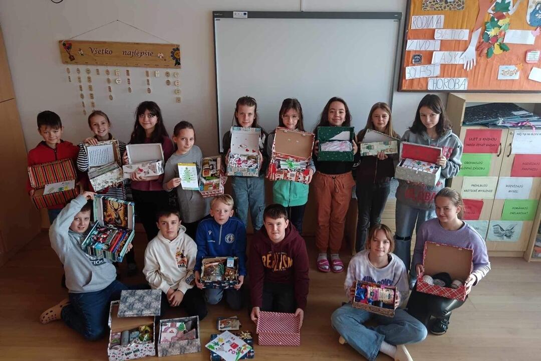 FOTO: V Starej Ľubovni vyzbierali vyše 700 vianočných krabičiek pre seniorov, foto 7