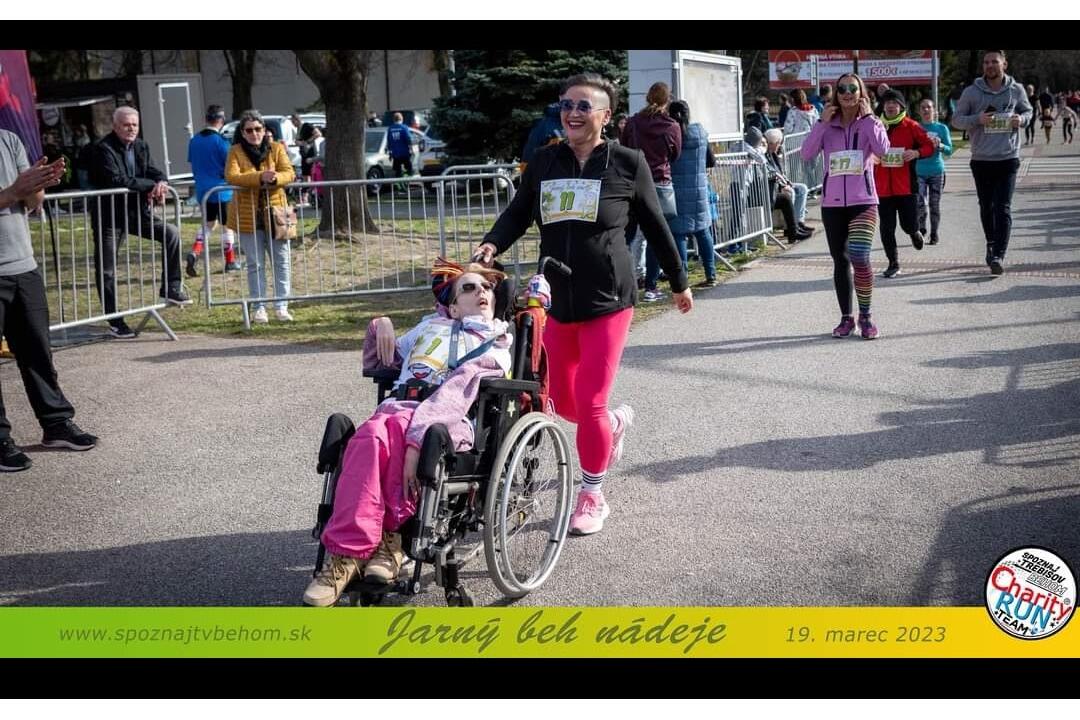 FOTO: Ťažko zdravotne postihnutá Katka zdoláva so svojou mamou Ľubkou bežecké výzvy, foto 6