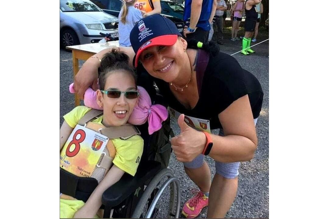 FOTO: Ťažko zdravotne postihnutá Katka zdoláva so svojou mamou Ľubkou bežecké výzvy, foto 8