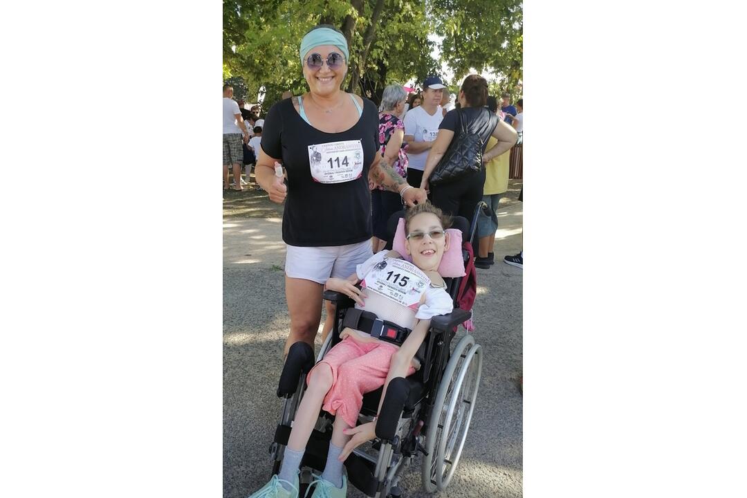 FOTO: Ťažko zdravotne postihnutá Katka zdoláva so svojou mamou Ľubkou bežecké výzvy, foto 18