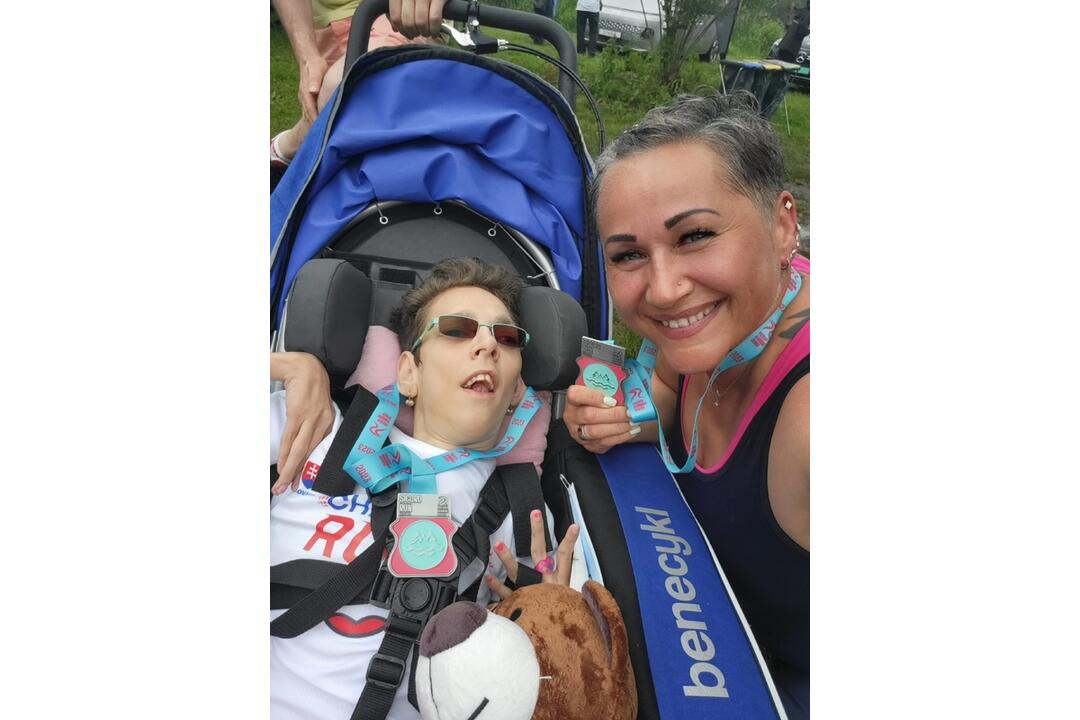 FOTO: Ťažko zdravotne postihnutá Katka zdoláva so svojou mamou Ľubkou bežecké výzvy, foto 20