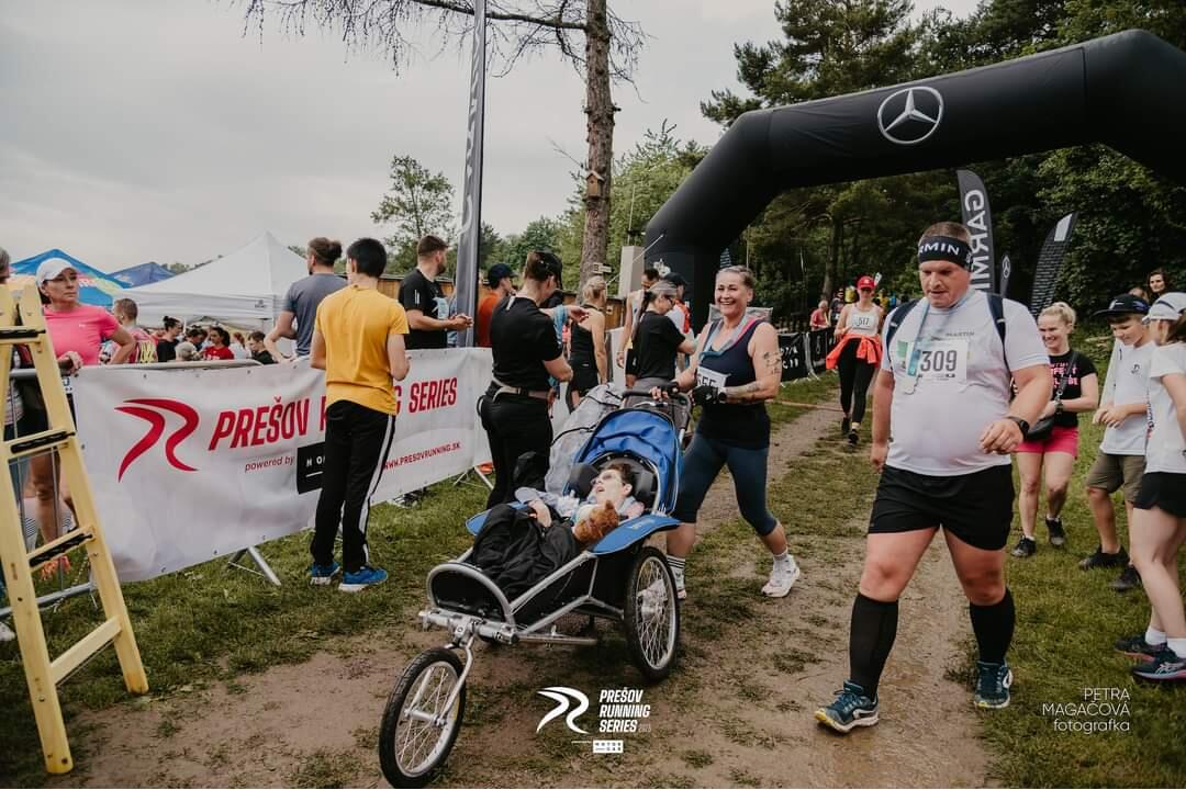 FOTO: Ťažko zdravotne postihnutá Katka zdoláva so svojou mamou Ľubkou bežecké výzvy, foto 22