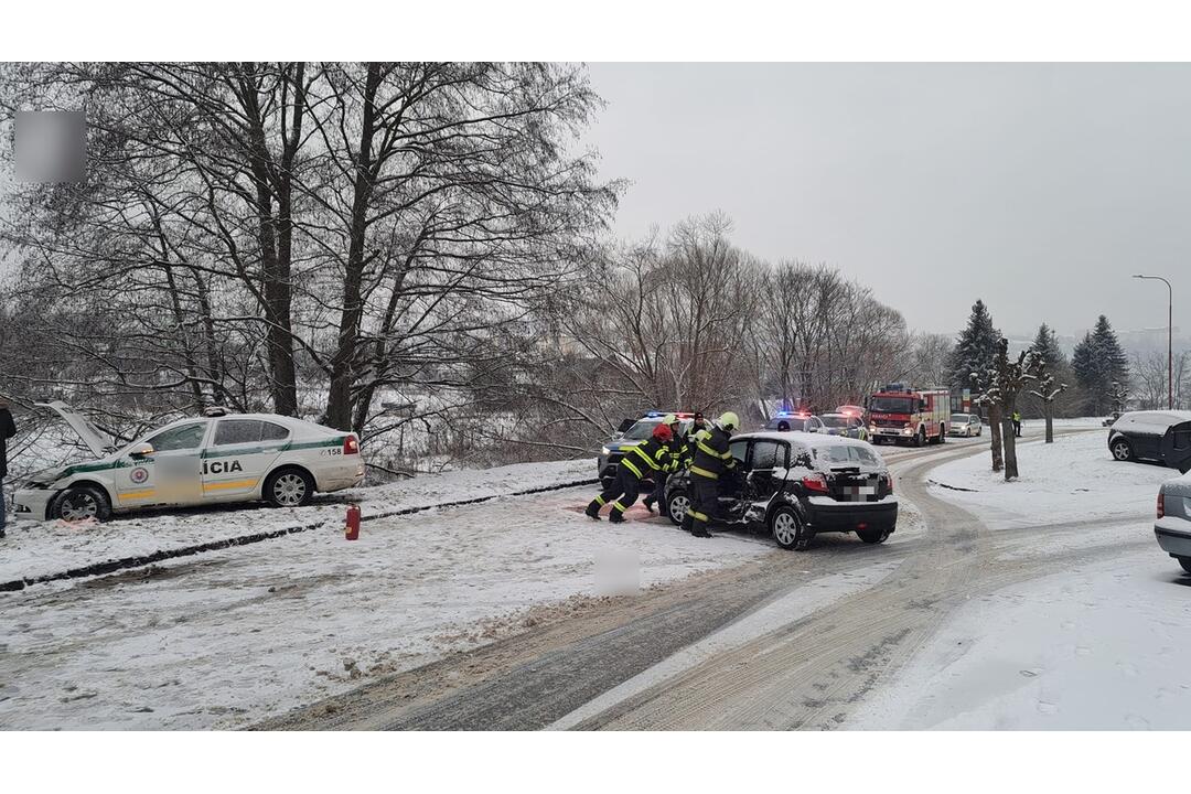 FOTO: V Bardejove došlo v rovnakom úseku už k tretej dopravnej nehode, foto 1