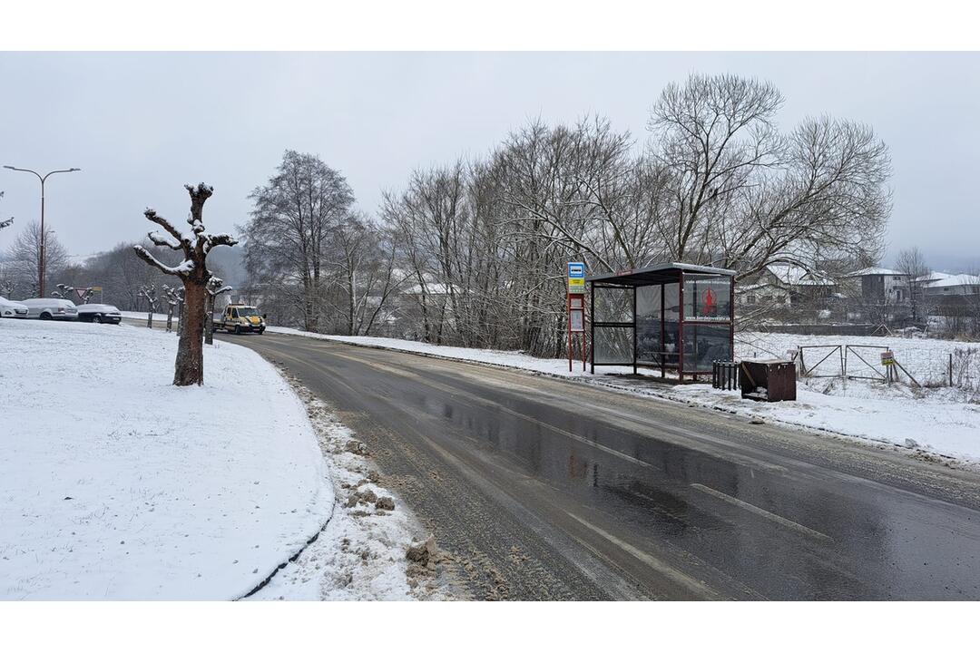 FOTO: V Bardejove došlo v rovnakom úseku už k tretej dopravnej nehode, foto 10