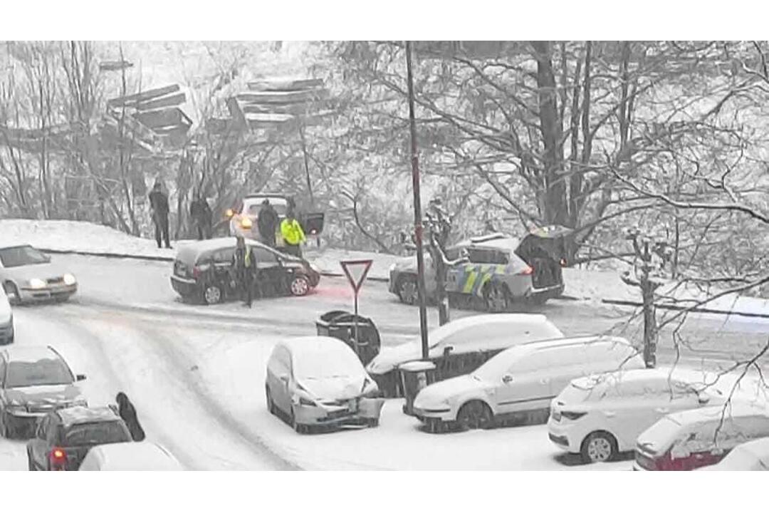 FOTO: V Bardejove došlo v rovnakom úseku už k tretej dopravnej nehode, foto 12