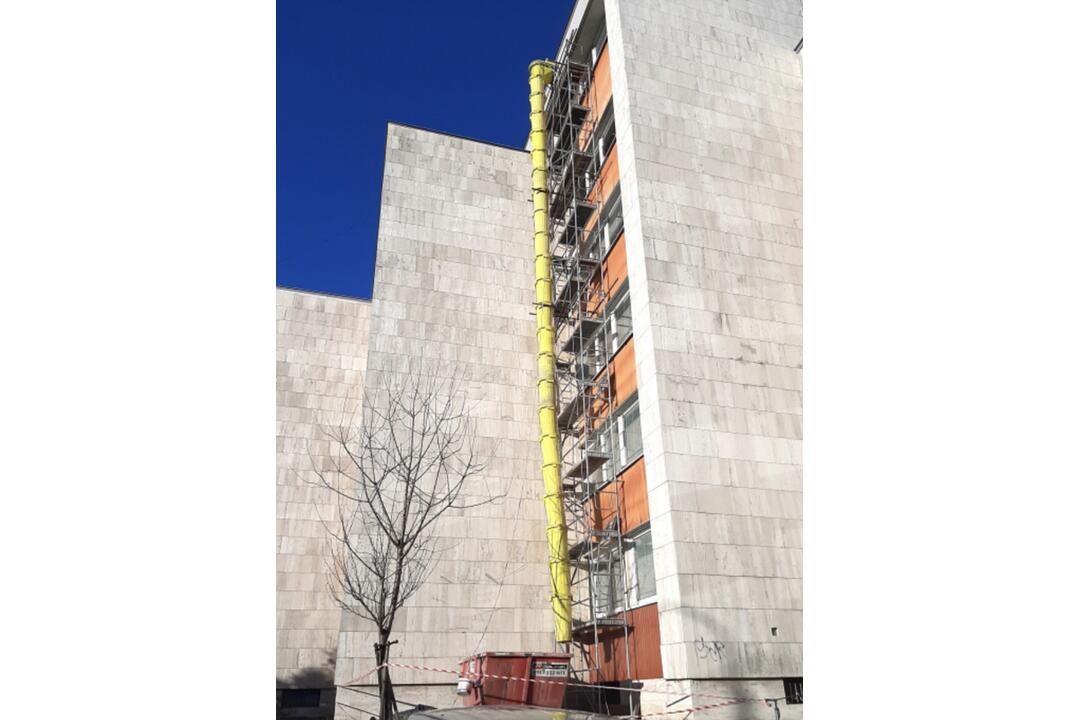 FOTO: Mestský úrad v Humennom prechádza rekonštrukciou, foto 1