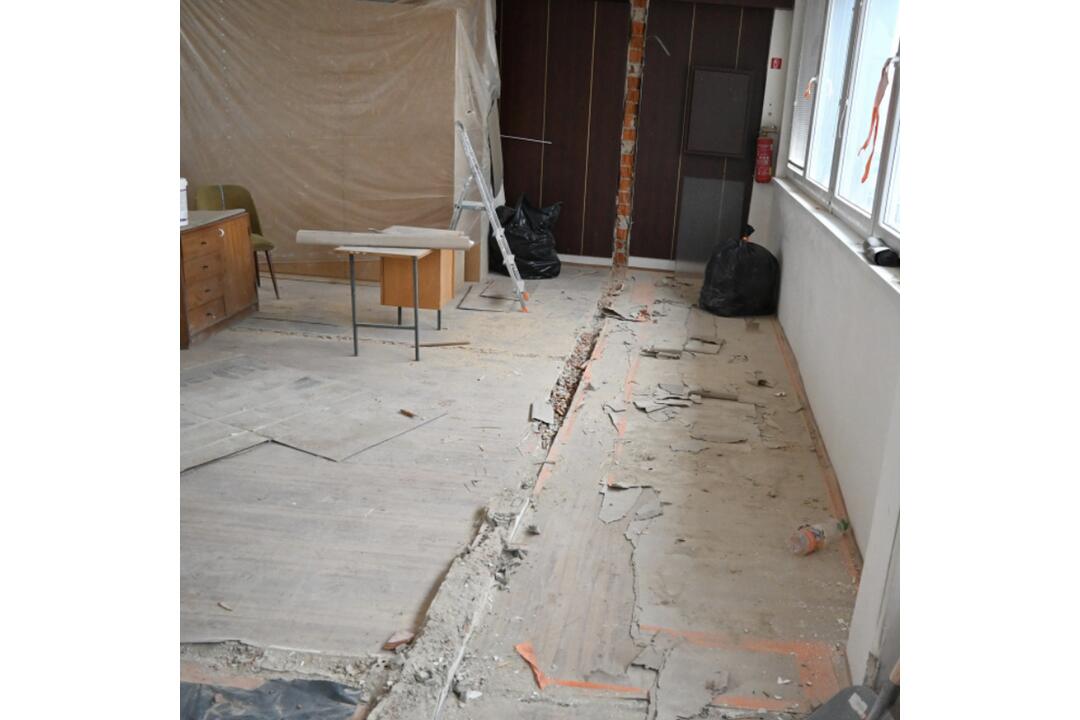 FOTO: Mestský úrad v Humennom prechádza rekonštrukciou, foto 3