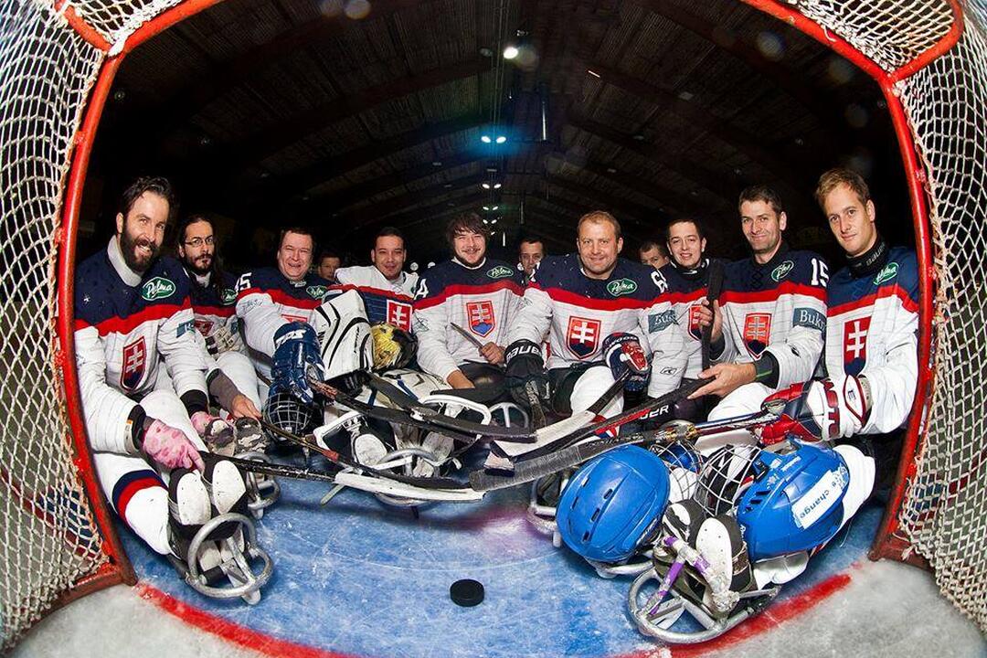 FOTO: Kapitán parahokejovej reprezentácie z východu Martin Joppa prevzal tímové ocenenie, foto 1