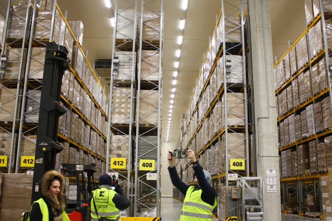 FOTO: Odkiaľ prichádzajú vaše potraviny? Navštívili sme centrálny sklad Kauflandu, foto 1
