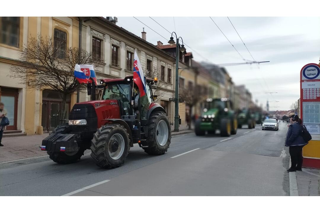 FOTO: Protestné traktory sa presúvali aj centrom Prešova, foto 4