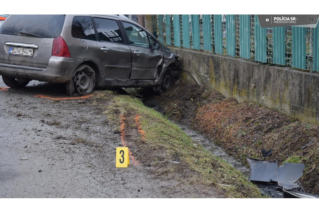 FOTO: Dopravná nehoda v obci Petrová, foto 1