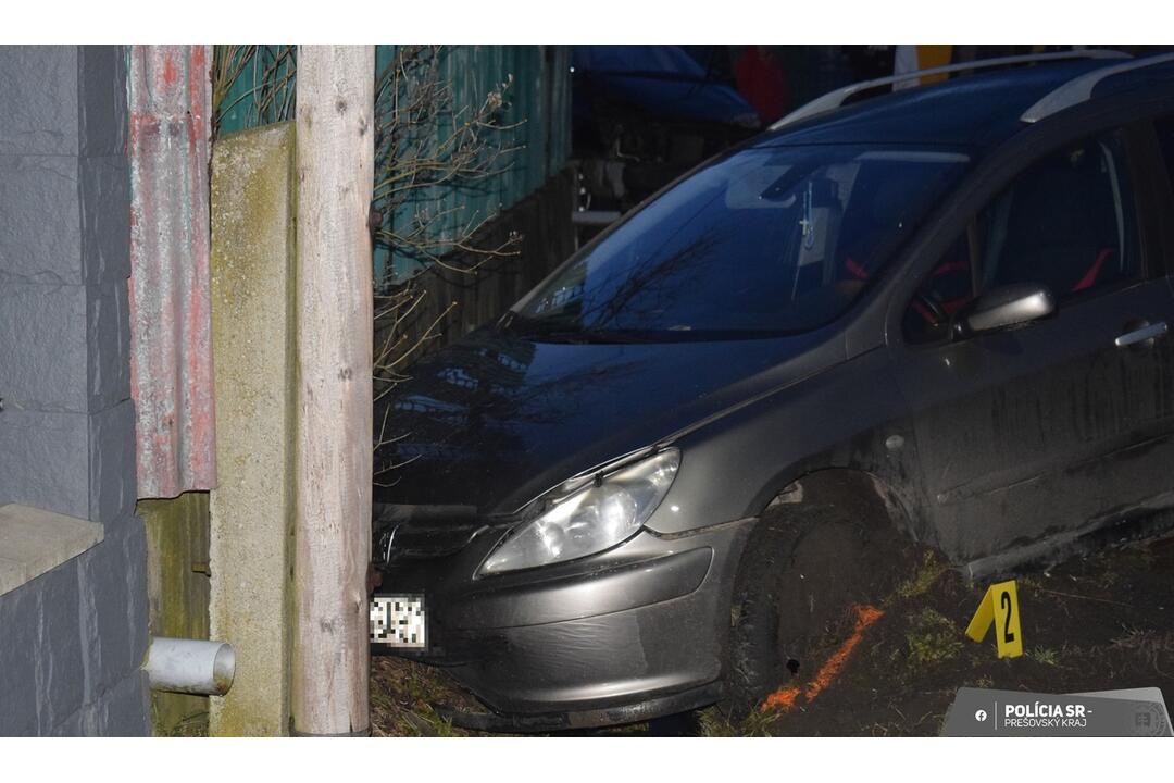 FOTO: Dopravná nehoda v obci Petrová, foto 2