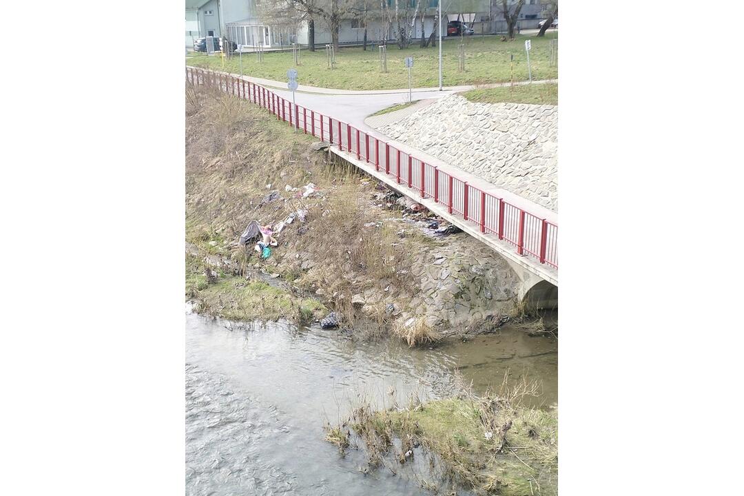 FOTO: Nelegálna skládka pri Toryse v Prešove, foto 1