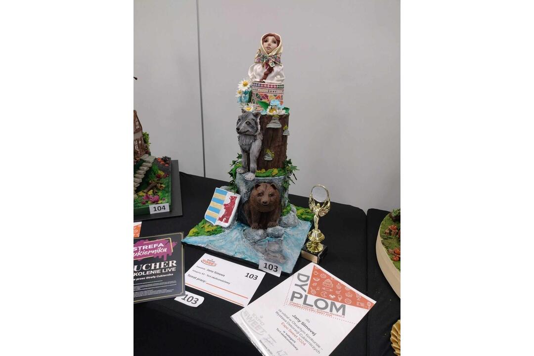 FOTO: Bardejovčanka Jana ohúrila vo Varšave s unikátnou tortou, foto 2