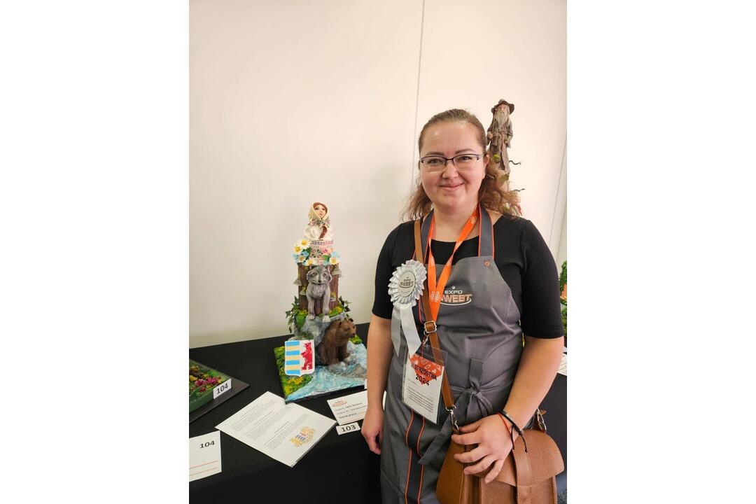 FOTO: Bardejovčanka Jana ohúrila vo Varšave s unikátnou tortou, foto 3