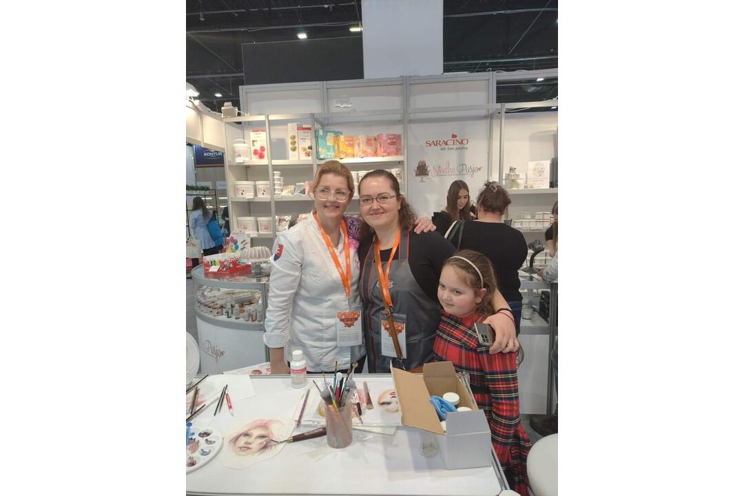 FOTO: Bardejovčanka Jana ohúrila vo Varšave s unikátnou tortou, foto 4