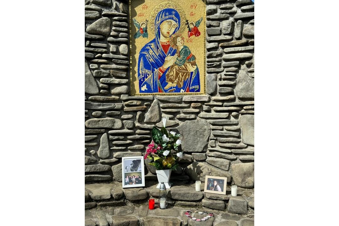 FOTO: V Starej Ľubovni si pripomínajú obete tragédie. Na mieste stoja kríže, foto 2