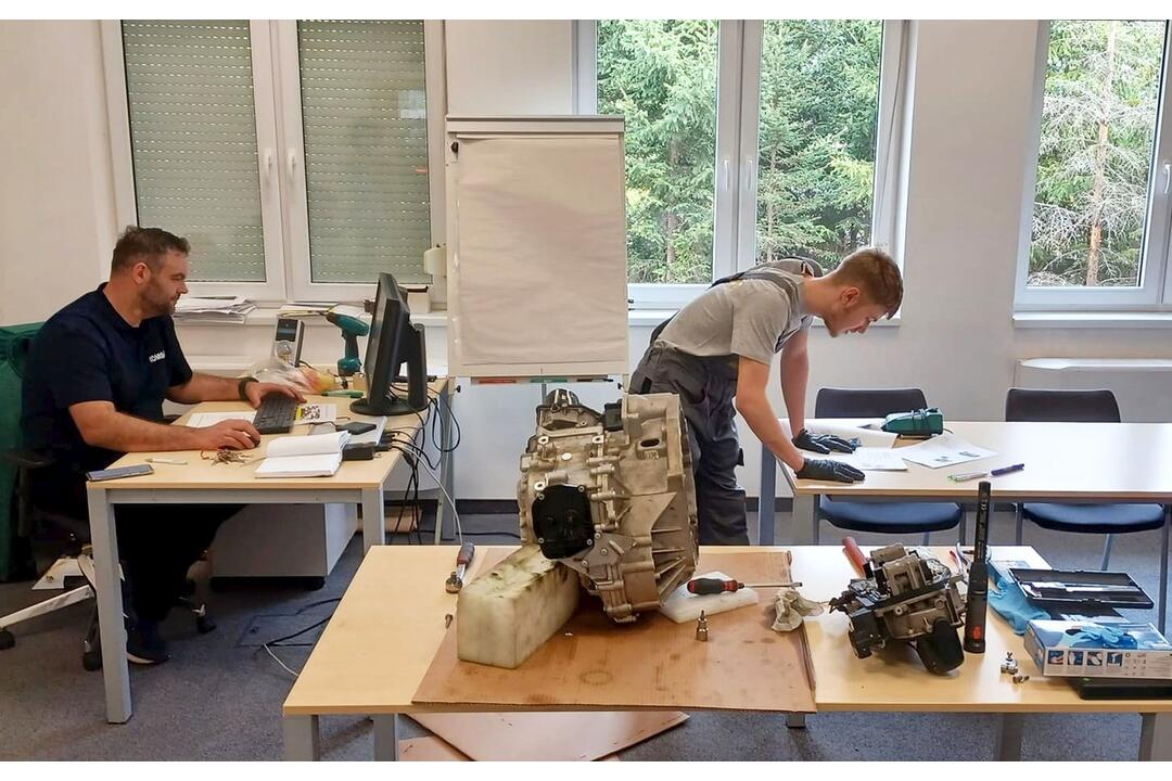 FOTO: Stredná odborná škola dopravná v Prešove a súťaž Autoopravár Junior 2024, foto 2