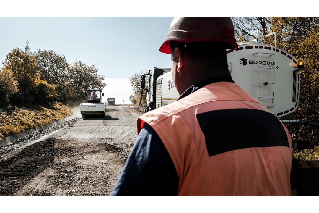 FOTO: Pokračuje rekonštrukcia úseku Kokošovce – Abranovce, foto 3