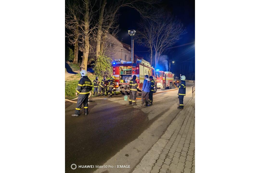 FOTO: Ničivý požiar v obci Výborná, foto 7