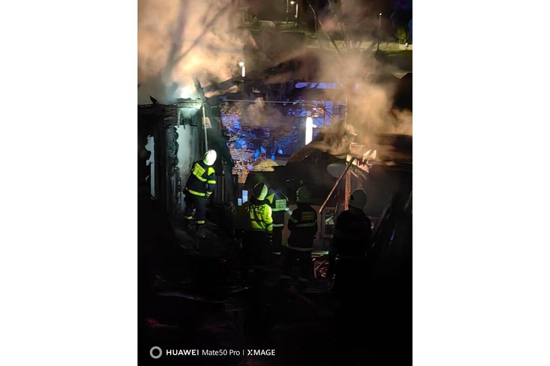 FOTO: Ničivý požiar v obci Výborná, foto 11