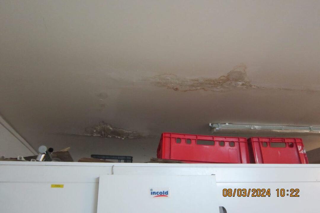 FOTO: Inšpektori v predajniach s potravinami odhalili viacero nedostatkov, foto 27
