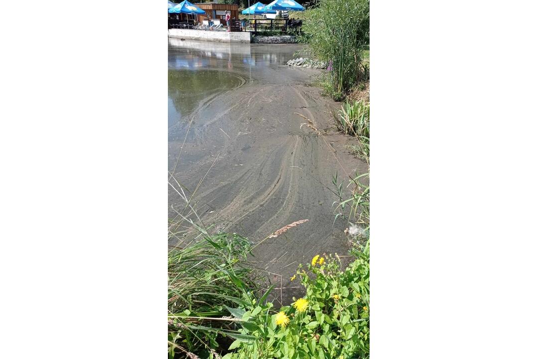 FOTO: Neporiadok vo vodnej nádrži Sigord, foto 4