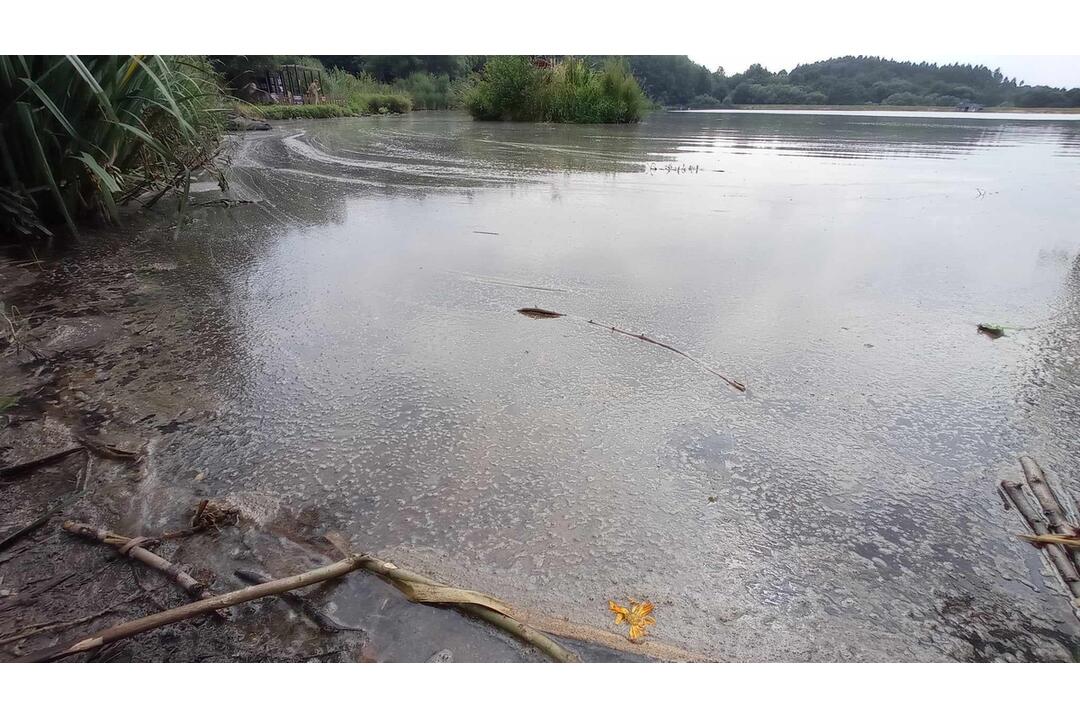 FOTO: Neporiadok vo vodnej nádrži Sigord, foto 5